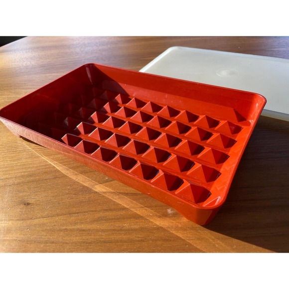 Tupperware Small Meat Marinader - Red with White Lid - Picture 3 of 6